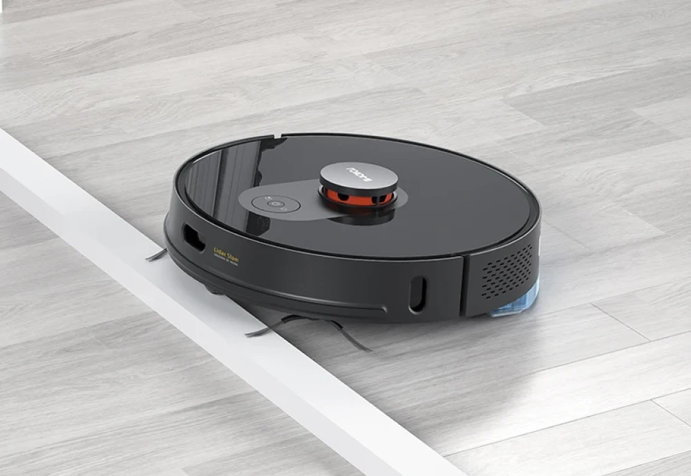 robot vacuum with cleaning station